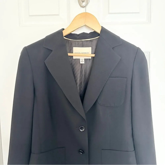 Banana Republic Women’s Classic Black Blazer - Picture 3 of 11